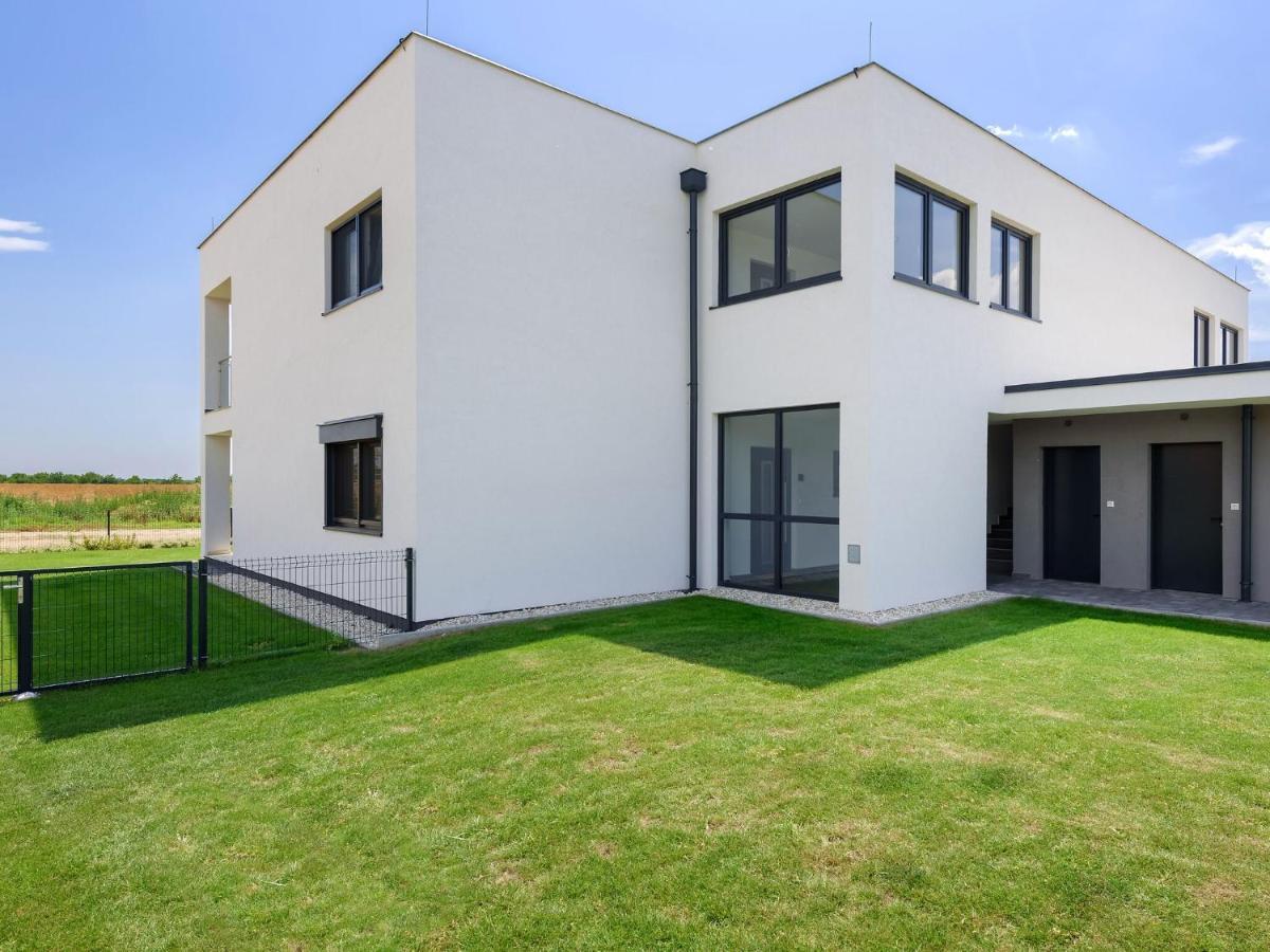 Apartment With Pool, Roof Terrace, Garden Zsira Zewnętrze zdjęcie